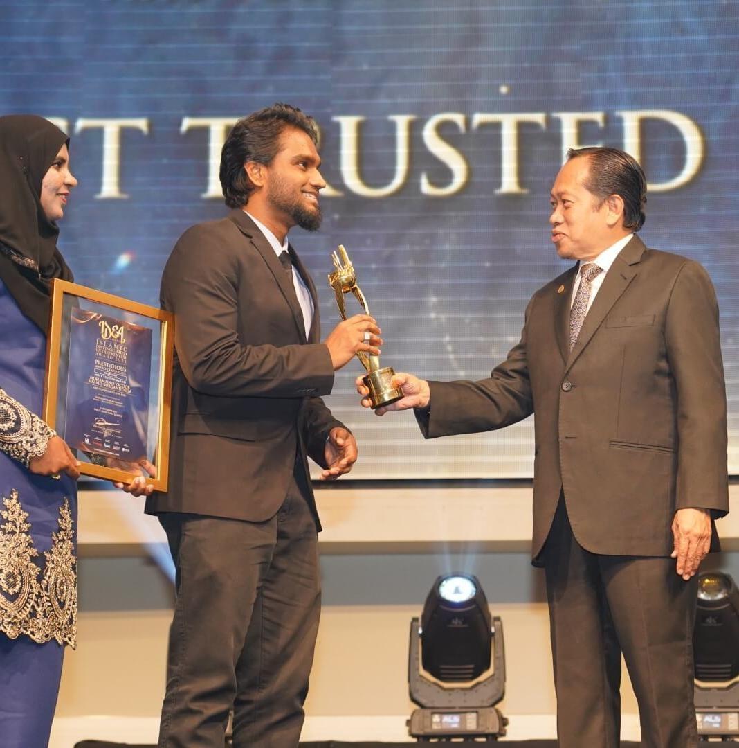 Mohammad Yacoob receiving the Most Trusted Brand recognition at IDEA Award 2023
